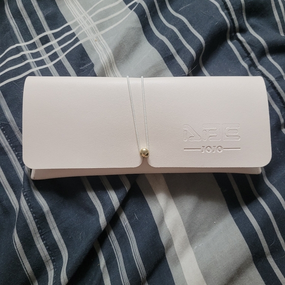 JINS White Eyewear Case - Picture 5 of 5